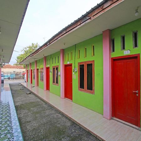 Oyo 91476 Srikaya Hotel 3 Pekalongan Zewnętrze zdjęcie