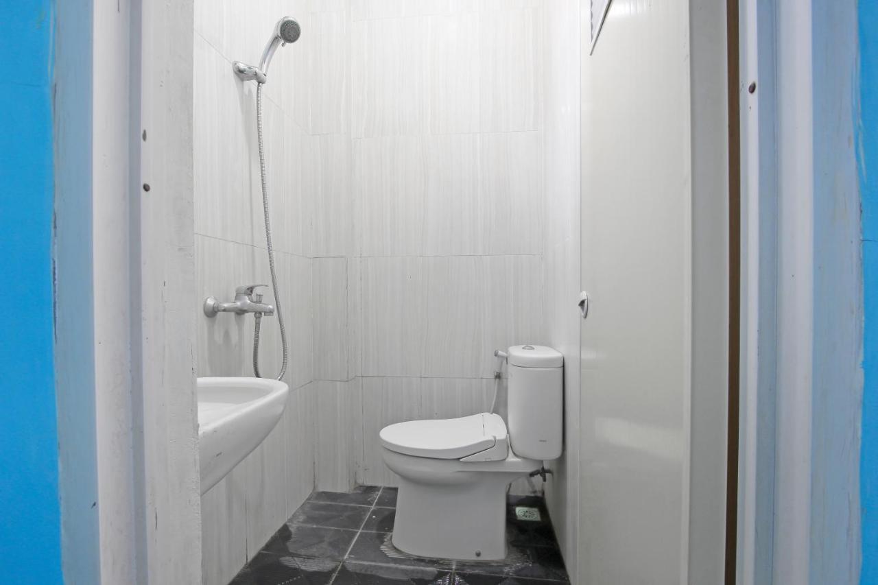 Oyo 91476 Srikaya Hotel 3 Pekalongan Zewnętrze zdjęcie